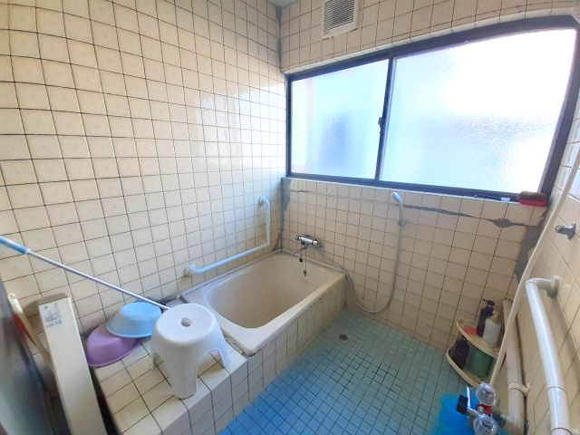 宇土市築籠町の中古一戸建の浴室