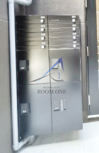 アピチェ池上のその他共用部分|集合ポストと宅配ボックスです。