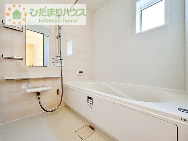 【浴室】 | つくば市緑が丘第1期　新築戸建 | 清潔感のある浴室は自分一人のリラックス空間を演出してくれます。もちろんお子様と一緒でも十分な広さがあり快適です(^^♪