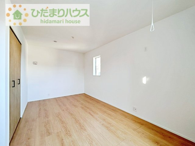 【寝室】 | つくば市緑が丘第1期　新築戸建 | 広めの主寝室は、ベッドの他にもパソコンデスクやドレッサーなども置けちゃいます(*^-^*)