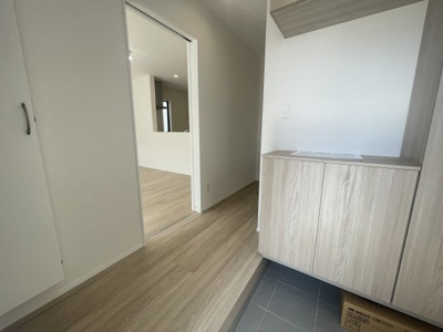 【玄関】 | 読谷村上地（全3棟）C号棟 | C号棟　玄関ホール♪