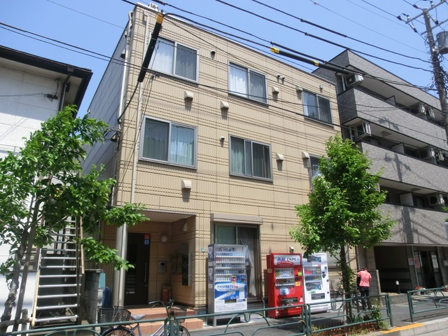 カーサ・コモドの外観|シャープなデザインのマンションです。