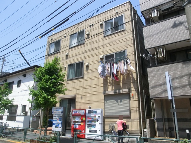 カーサ・コモドの外観|シャープなデザインのマンションです。