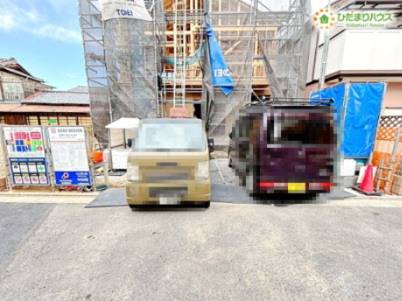 東松山市幸町　新築一戸建て　ブルーミングガーデン　01の駐車場