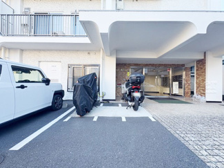【駐車場】 | バイク置き場。空き区画の有無や駐輪料金、サイズおよび排気量規定などについては、改めてお問い合わせください。～即日のご見学可能～　お問合せはお気軽にどうぞ。