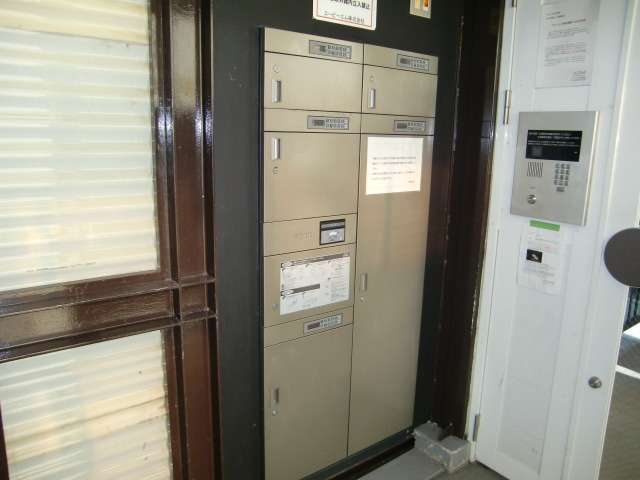 ビューテラス岡本のエントランス|宅配ＢＯＸ