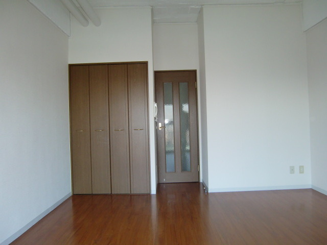 ビューテラス岡本の洋室