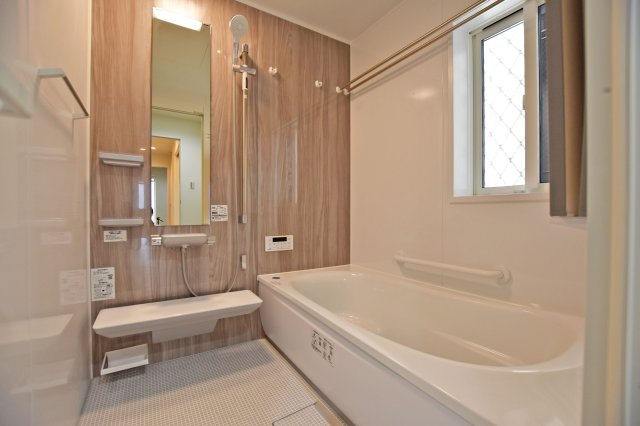 大阪市淀川区新北野3丁目新築戸建の浴室|一日の疲れを癒してくれるバスルーム。足を伸ばして寛げます。