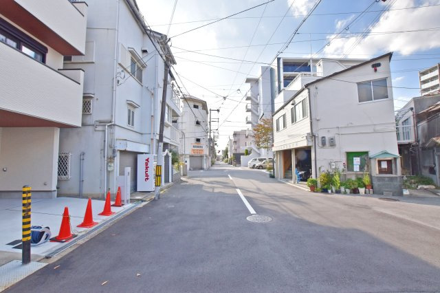 大阪市淀川区新北野3丁目新築戸建の前面道路含む現地写真|前面道路幅員8ｍ
