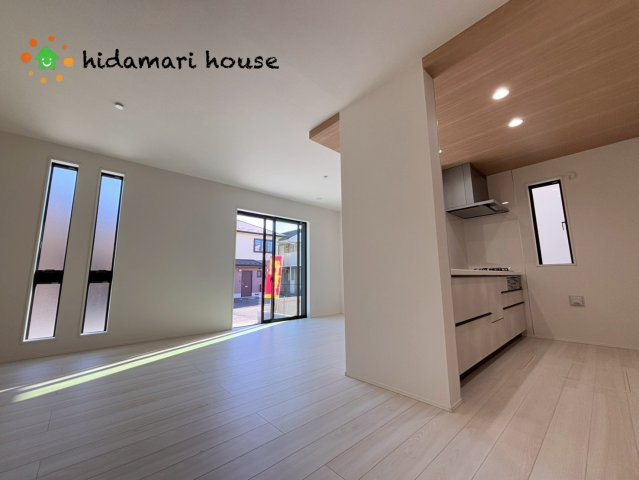 桶川市末広8期　新築戸建　グラファーレ02の居間・リビング