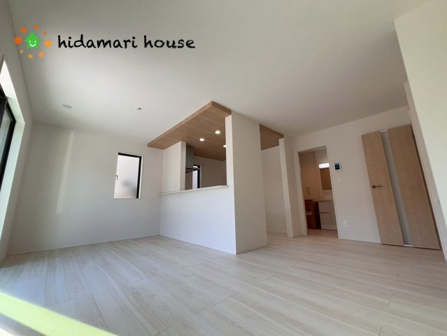 桶川市末広8期　新築戸建　グラファーレ02の居間・リビング