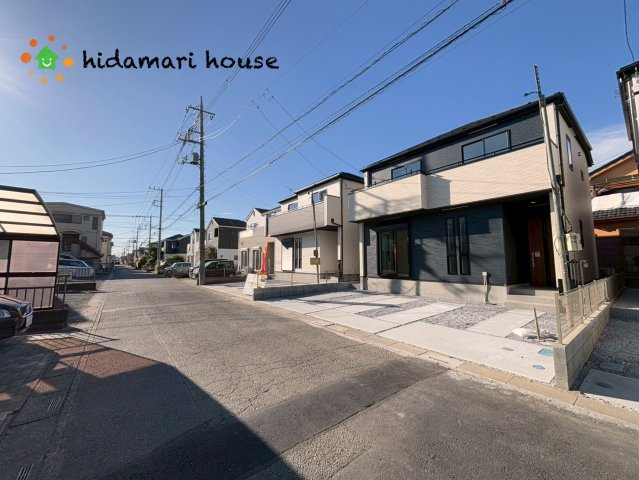 桶川市末広8期　新築戸建　グラファーレ02の前面道路含む現地写真