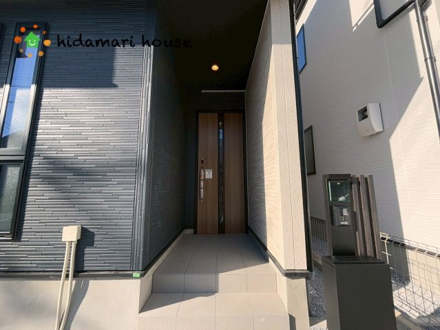 桶川市末広8期　新築戸建　グラファーレ02の玄関