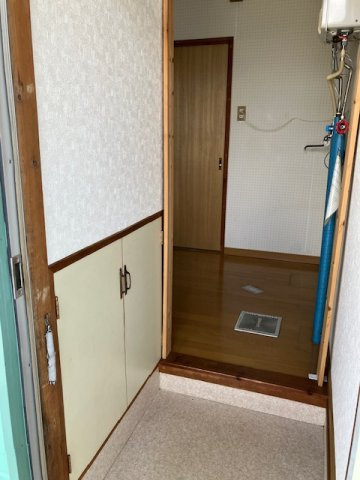 アート三沢の玄関