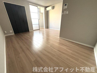 【居間・リビング】 | アルバ北棟 | 洋室10帖