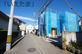 【前面道路含む現地写真】 | 【仲介手数料無料！！】日野市宮　新築戸建て（全1棟）1号棟　5880万円 | 西側、幅員4.5m、日野市道