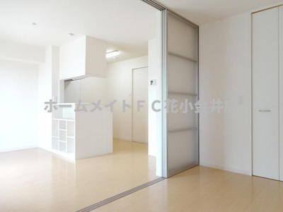 【洋室】 | バラディー伏見