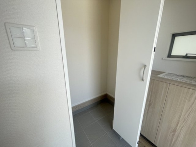 【玄関】 | 読谷村上地（全3棟）B号棟 | B号棟　SIC付き♪