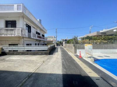 【前面道路含む現地写真】 | 読谷村上地（全3棟）B号棟 | ※南側公道4m♪