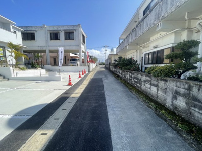 【前面道路含む現地写真】 | 読谷村上地（全3棟）B号棟 | ※南側公道4m♪