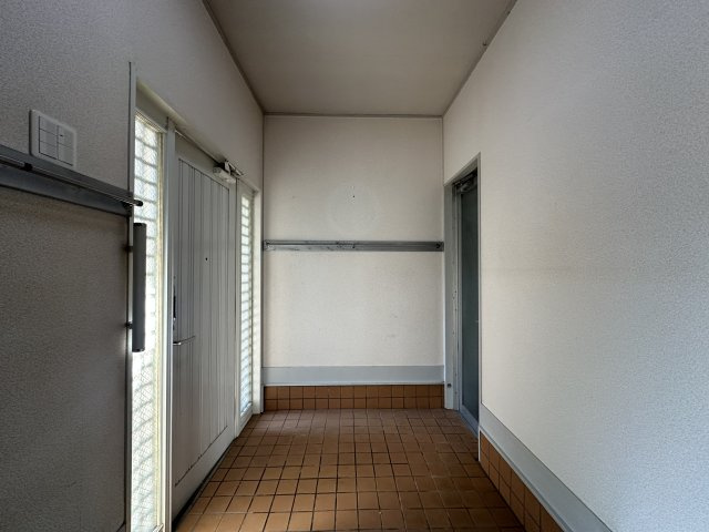 神戸市西区学園西町２丁目戸建の玄関