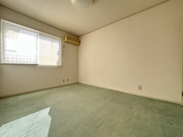 神戸市西区学園西町２丁目戸建の洋室