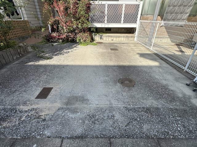 神戸市西区学園西町２丁目戸建の駐車場