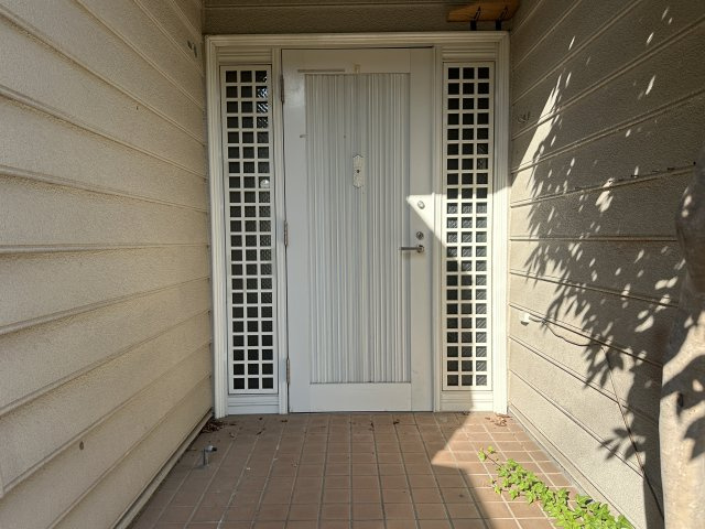 神戸市西区学園西町２丁目戸建の玄関