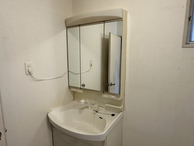 神戸市西区学園西町２丁目戸建の独立洗面台