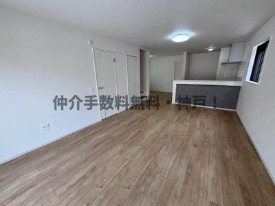 【居間・リビング】 | 神戸市西区竹の台5丁目　新築戸建1号棟　仲介手数料無料！ | 居間です