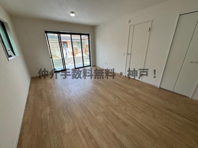 【居間・リビング】 | 神戸市西区竹の台5丁目　新築戸建1号棟　仲介手数料無料！ | 使いやすい居間です