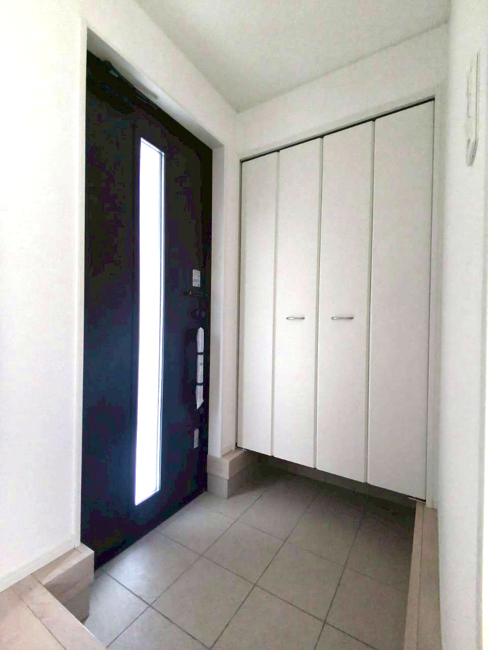 クレイドルガーデン　東区八反田第6　2号棟の玄関|明るい玄関です