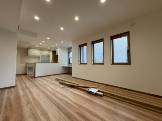 【前面道路含む現地写真】 | 幸小学校徒歩１分！立川市幸町5丁目　新築戸建　【全2棟】