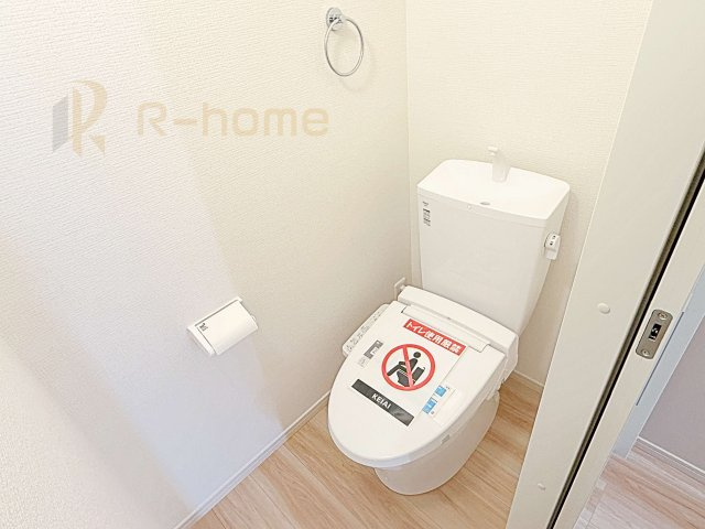 土浦市桜町2期　新築戸建て　1号棟のトイレ|温水洗浄便座付きのトイレ。
トイレが２ヵ所設置で朝の忙しい時間でも安心です。