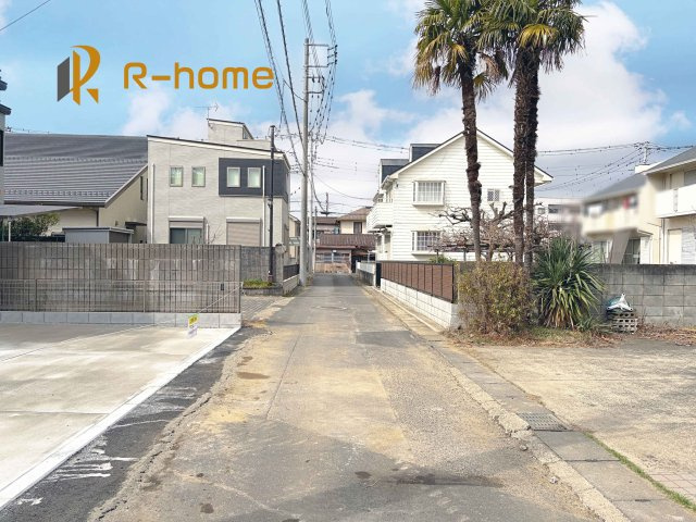 土浦市桜町2期　新築戸建て　1号棟の前面道路含む現地写真|『今から見たい！』大歓迎です♪
お気軽にＲ－ｈomeまでお問い合わせください。