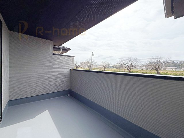 土浦市桜町2期　新築戸建て　1号棟のバルコニー|お布団やラグなどの大きな物も干しやすい広々としたバルコニー！