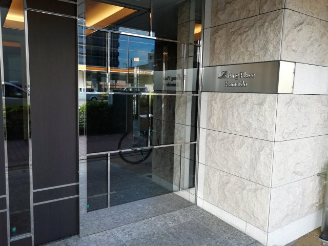 ライジングプレイス亀戸のエントランス