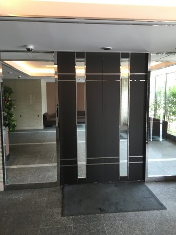 ライジングプレイス亀戸のエントランス