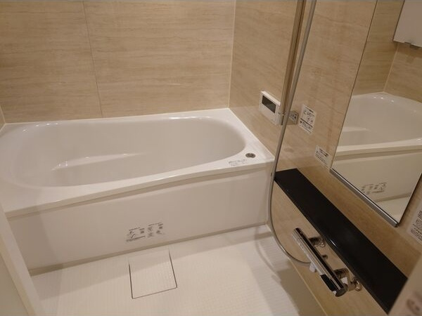 ローレルアイ名駅東の浴室