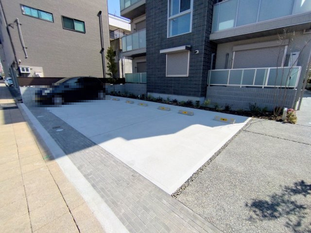 シャーメゾン山吹の駐車場