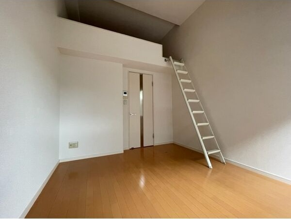 ストロベリーキャンドルの居間・リビング