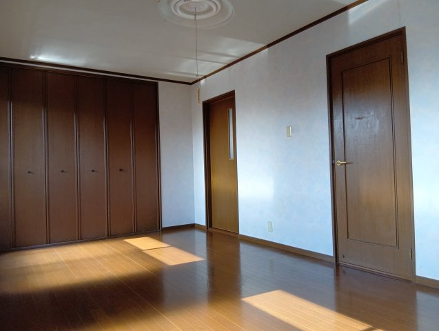 【洋室】 | 藤沢台５丁目 戸建 | 2階洋室約10.5帖台