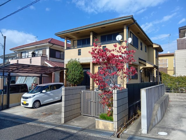 【外観】 | 藤沢台５丁目 戸建 | 南向きで日当たり良好です