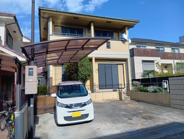 【外観】 | 藤沢台５丁目 戸建 | 普通車2台駐車OK