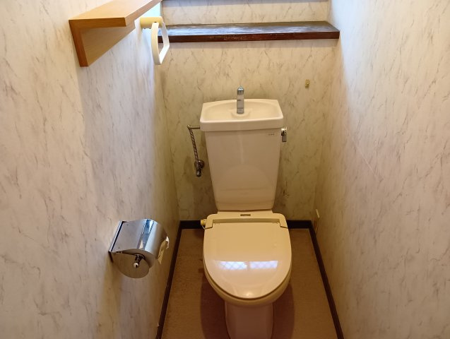 【トイレ】 | 藤沢台５丁目 戸建 | 1階お手洗い