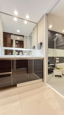 シティタワーズ東京ベイ　セントラルタワーの独立洗面台|朝の身支度には欠かせない独立洗面化粧台