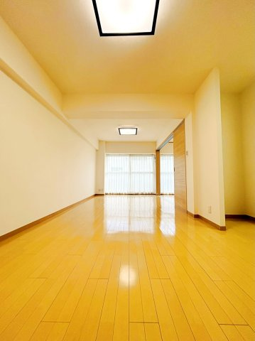 中川ビューハイツの居間・リビング|こちらの居間で趣味の時間をお楽しみください