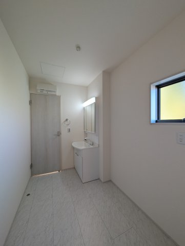 【独立洗面台】 | リーブルガーデン.S高崎市第5寺尾町ー① | パントリー収納付き