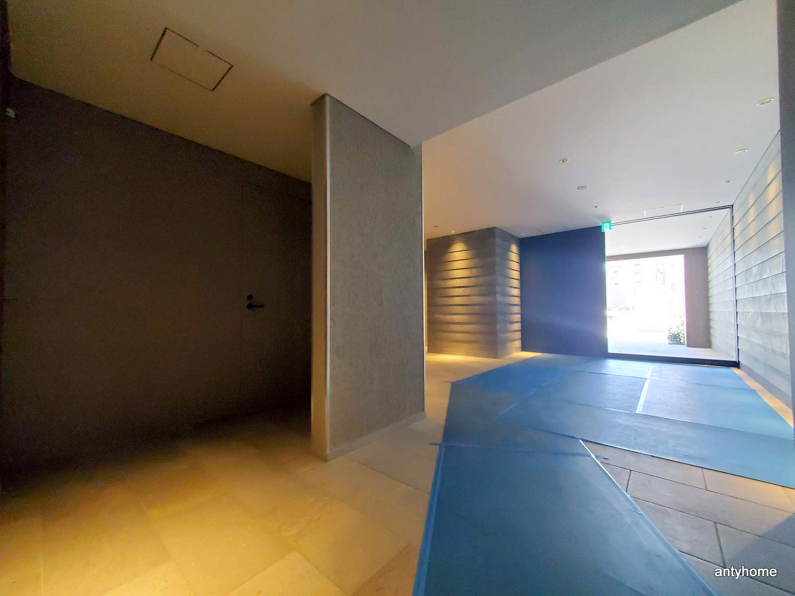 アーバネックス難波WEST 仲介手数料無料のロビー