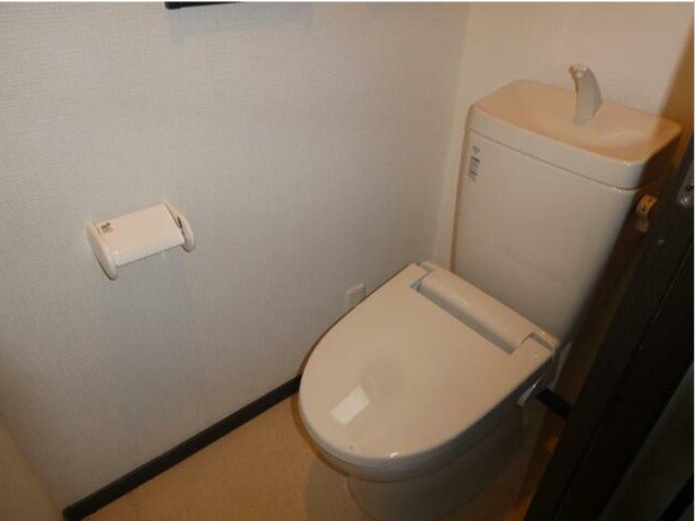 中野区野方１丁目の一戸建てのトイレ